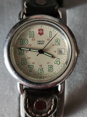 Swiss Army Men's Cream Dial Leather Strap Watch - Classic Field Style